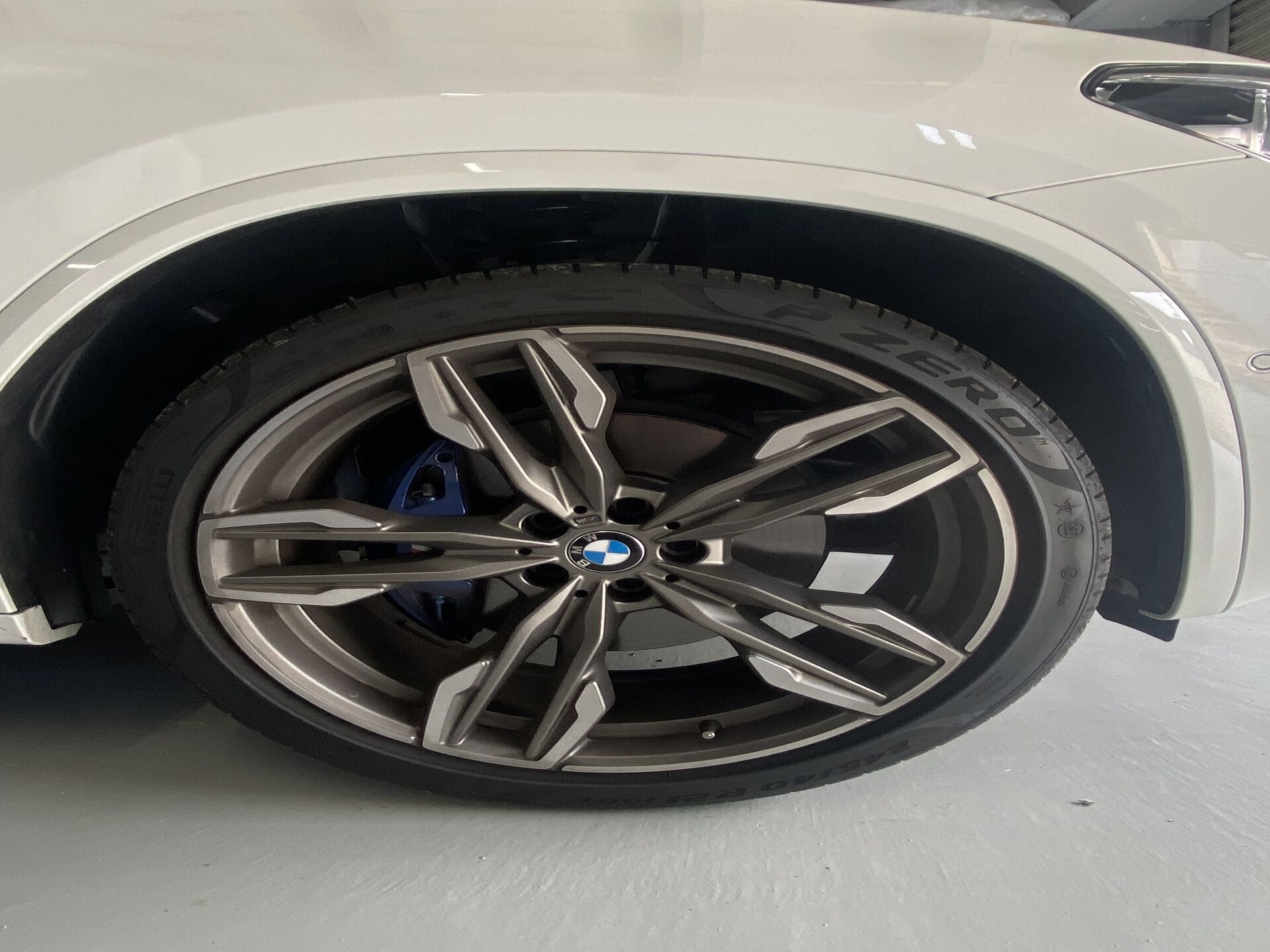 純正21インチ M ダブルスポーク 718M ホイール Mブルーキャリパー ピレリP-ZERO